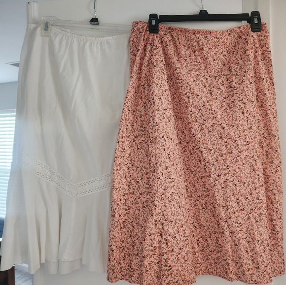 Size large skirts - Picture 2 of 3